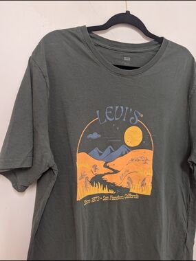 Levi's Olive Green Short-Sleeve Graphic Tee with Orange and Blue Desert Scene